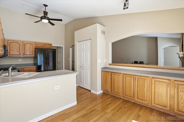1502 Hartsburg Lane, North Aurora, IL 60542