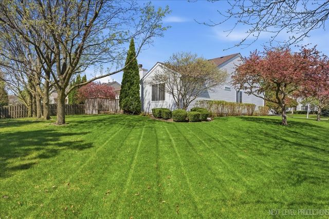 1502 Hartsburg Lane, North Aurora, IL 60542