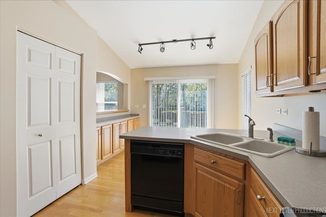 1502 Hartsburg Lane, North Aurora, IL 60542