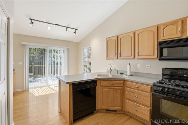 1502 Hartsburg Lane, North Aurora, IL 60542