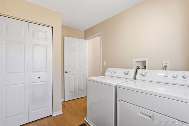 1502 Hartsburg Lane, North Aurora, IL 60542