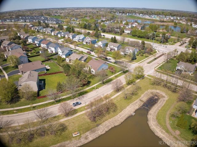 1502 Hartsburg Lane, North Aurora, IL 60542
