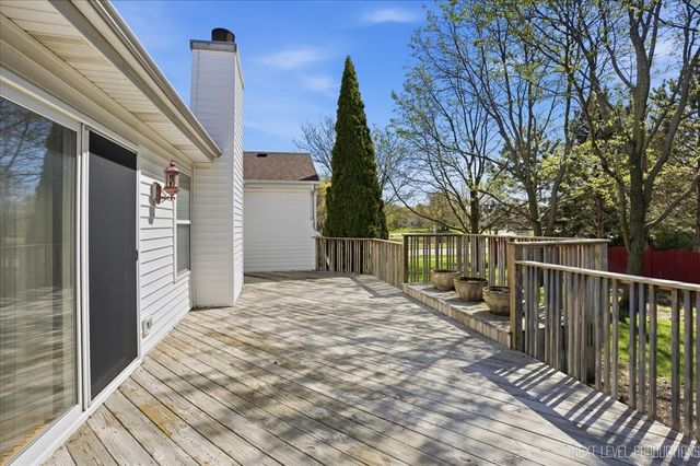 1502 Hartsburg Lane, North Aurora, IL 60542