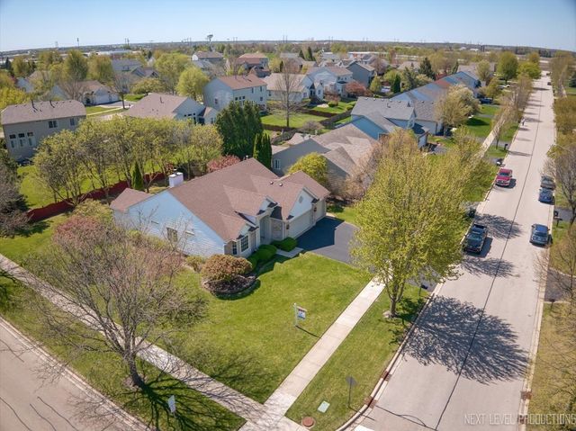 1502 Hartsburg Lane, North Aurora, IL 60542
