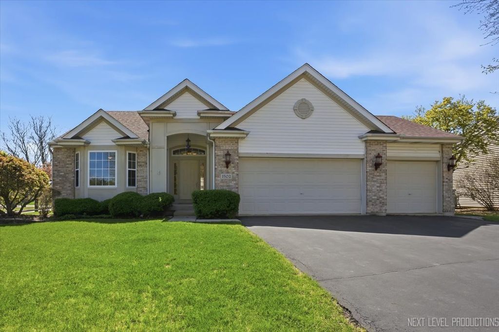 1502 Hartsburg Lane, North Aurora, IL 60542