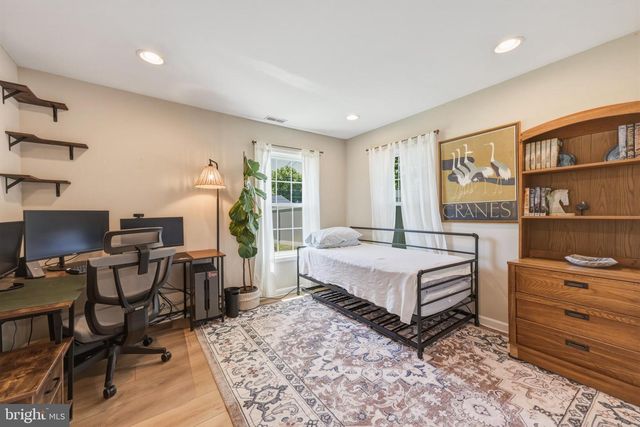 69 NEW SCHOOL LN, Levittown, PA 19054