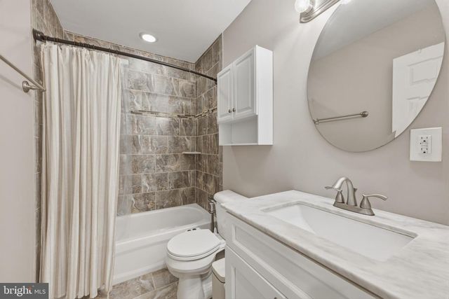 69 NEW SCHOOL LN, Levittown, PA 19054