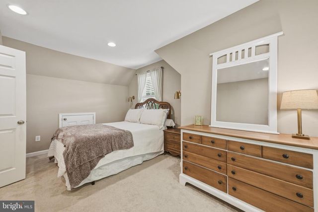 69 NEW SCHOOL LN, Levittown, PA 19054