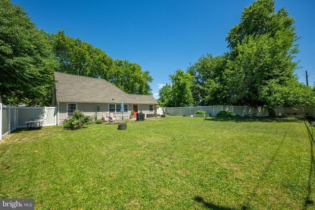 69 NEW SCHOOL LN, Levittown, PA 19054