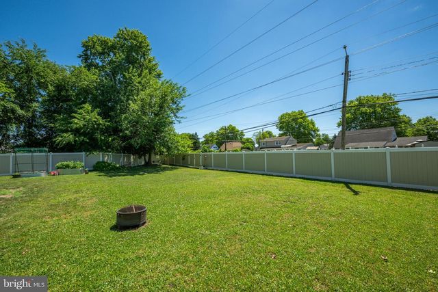 69 NEW SCHOOL LN, Levittown, PA 19054