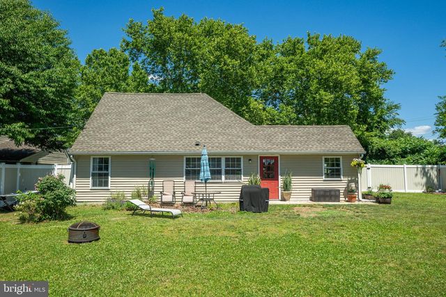 69 NEW SCHOOL LN, Levittown, PA 19054