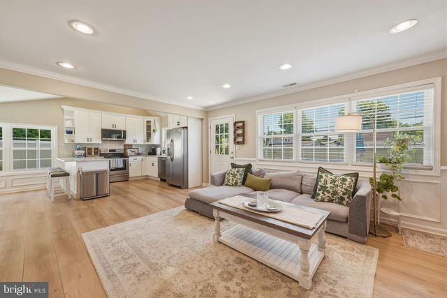 69 NEW SCHOOL LN, Levittown, PA 19054