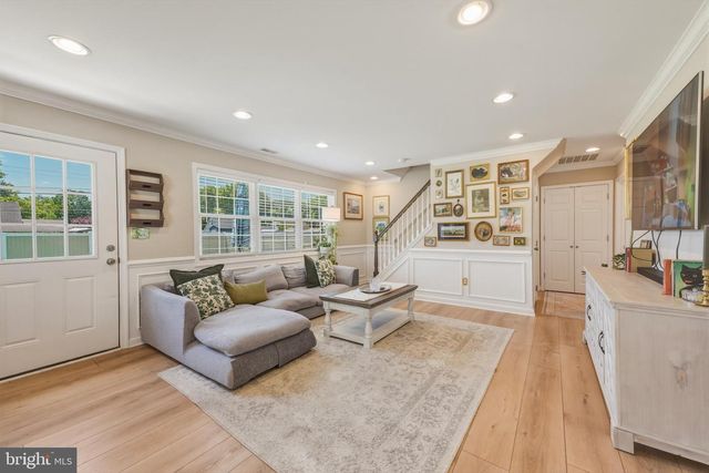 69 NEW SCHOOL LN, Levittown, PA 19054