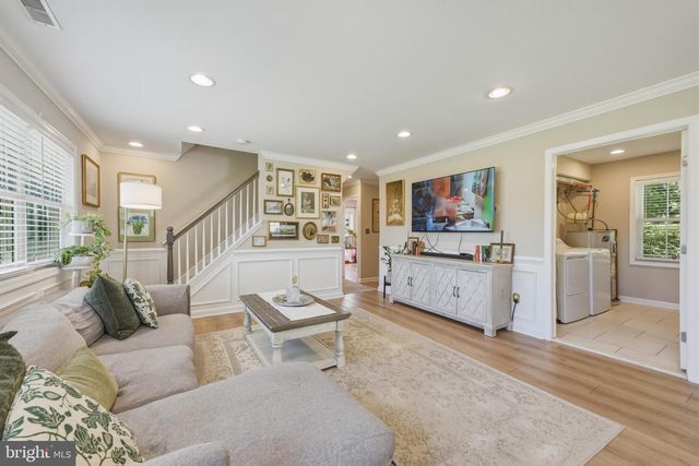 69 NEW SCHOOL LN, Levittown, PA 19054