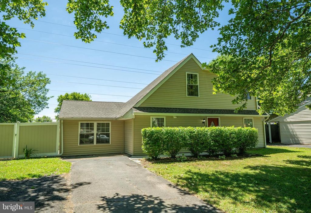 69 NEW SCHOOL LN, Levittown, PA 19054