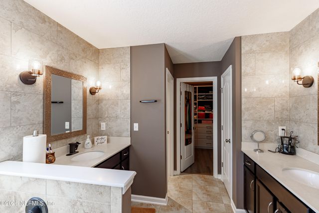 1252 LUFFNESS Drive, Jacksonville, FL 32221