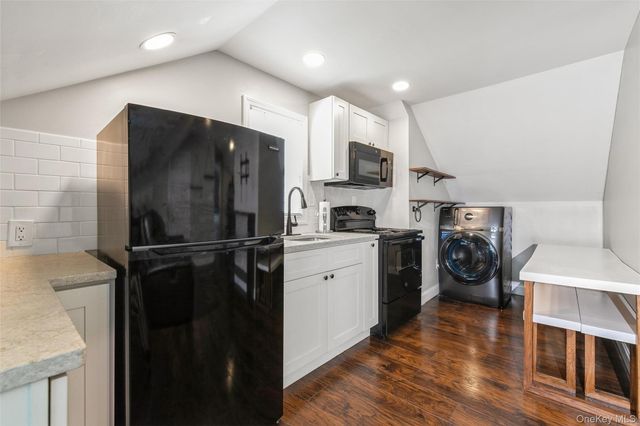 39 Bay Shore Avenue, Bay Shore, NY 11706