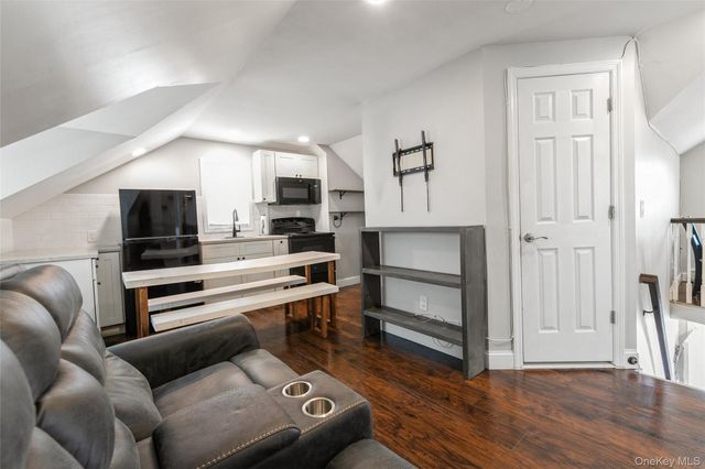 39 Bay Shore Avenue, Bay Shore, NY 11706