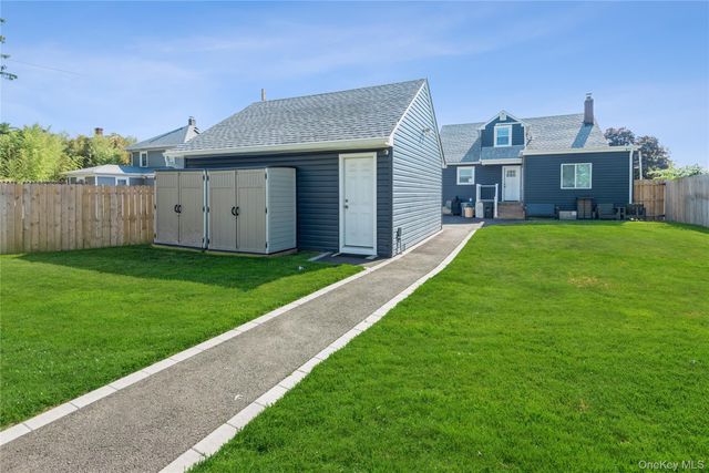 39 Bay Shore Avenue, Bay Shore, NY 11706