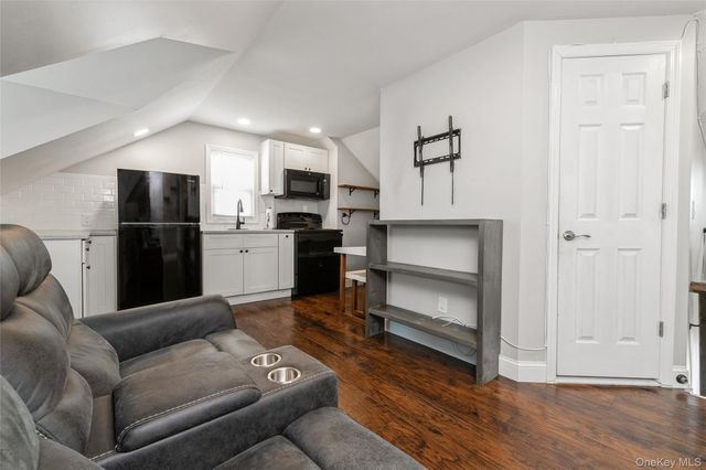 39 Bay Shore Avenue, Bay Shore, NY 11706