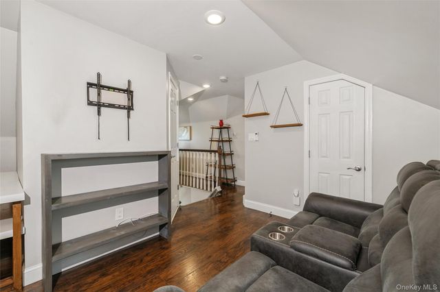 39 Bay Shore Avenue, Bay Shore, NY 11706