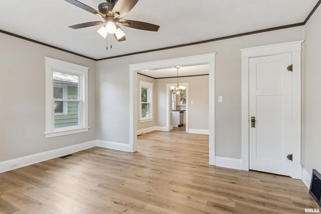 209 E SPRUCE Street, Springfield, IL 62704