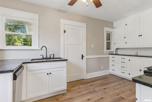 209 E SPRUCE Street, Springfield, IL 62704