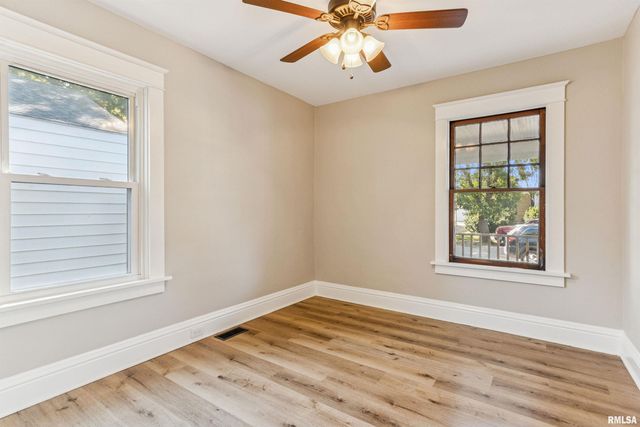 209 E SPRUCE Street, Springfield, IL 62704