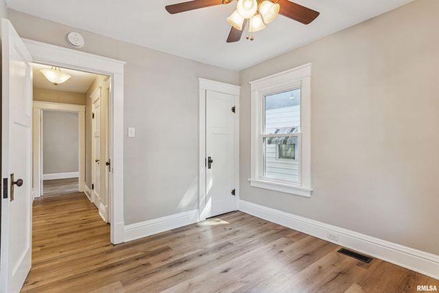 209 E SPRUCE Street, Springfield, IL 62704