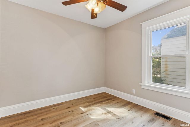 209 E SPRUCE Street, Springfield, IL 62704