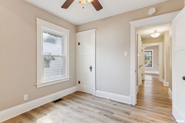 209 E SPRUCE Street, Springfield, IL 62704