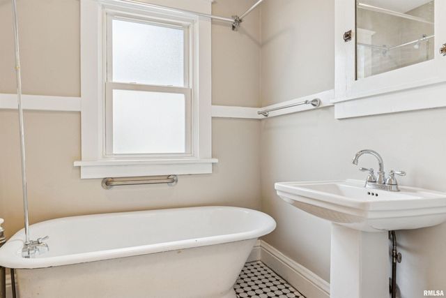 209 E SPRUCE Street, Springfield, IL 62704