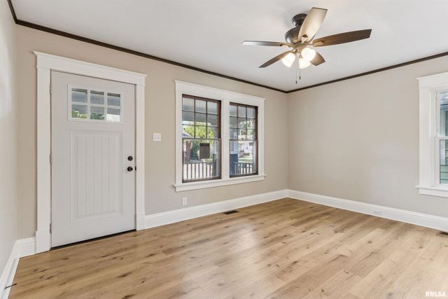 209 E SPRUCE Street, Springfield, IL 62704