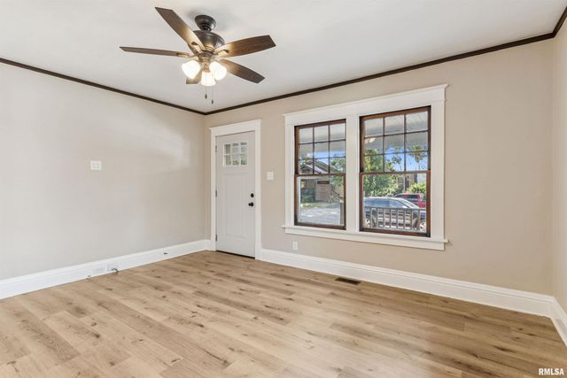 209 E SPRUCE Street, Springfield, IL 62704