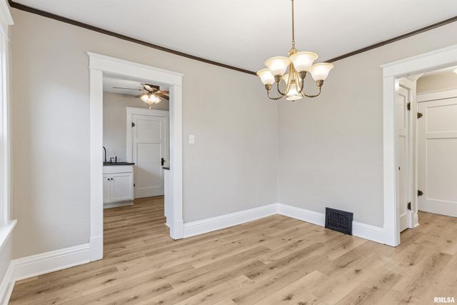 209 E SPRUCE Street, Springfield, IL 62704