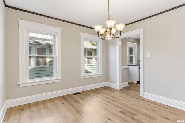 209 E SPRUCE Street, Springfield, IL 62704