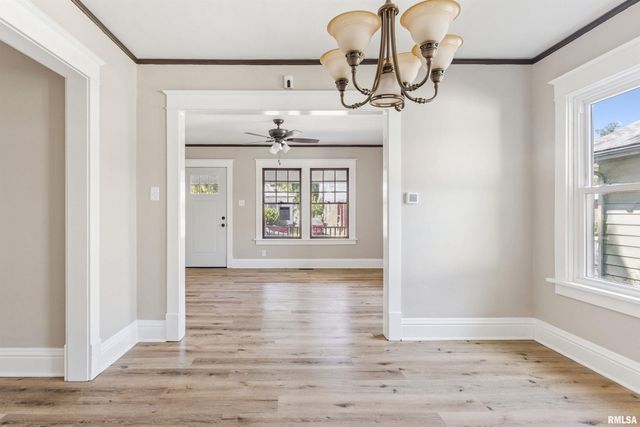 209 E SPRUCE Street, Springfield, IL 62704