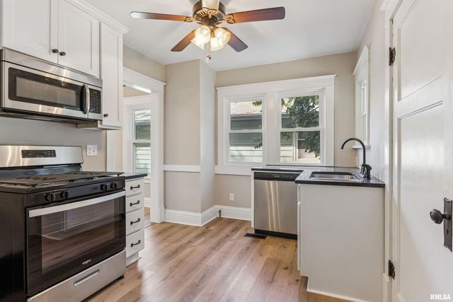 209 E SPRUCE Street, Springfield, IL 62704