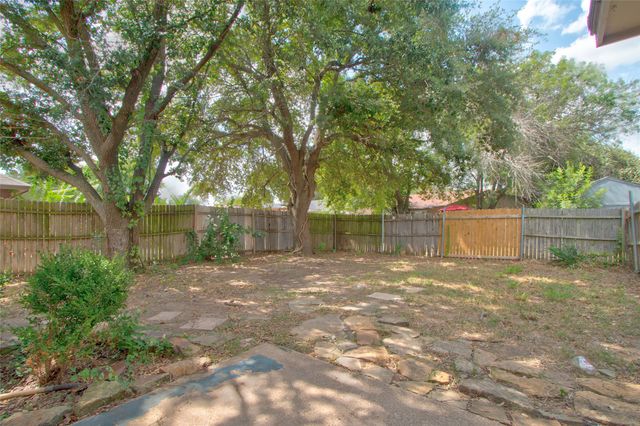 1109 Harvest Hill Lane, Lancaster, TX 75146
