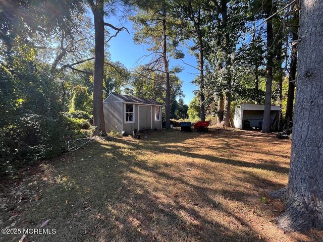2 Pomo Court, Middletown, NJ 07748