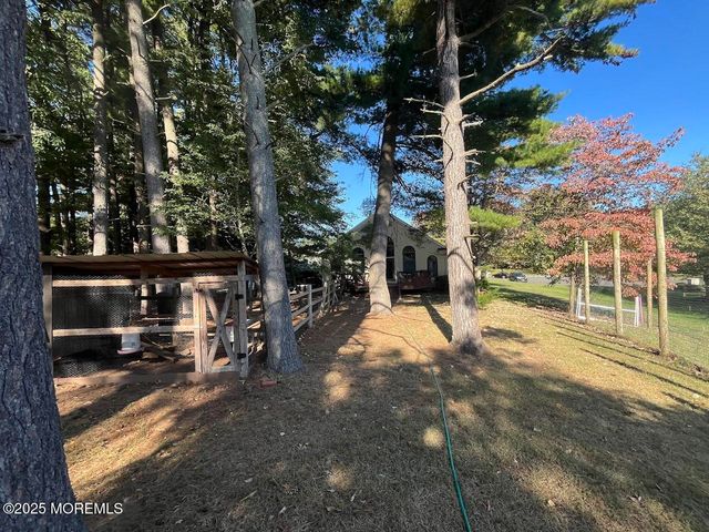 2 Pomo Court, Middletown, NJ 07748
