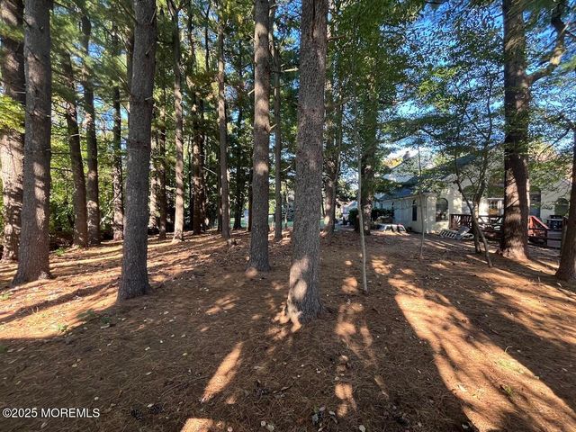 2 Pomo Court, Middletown, NJ 07748