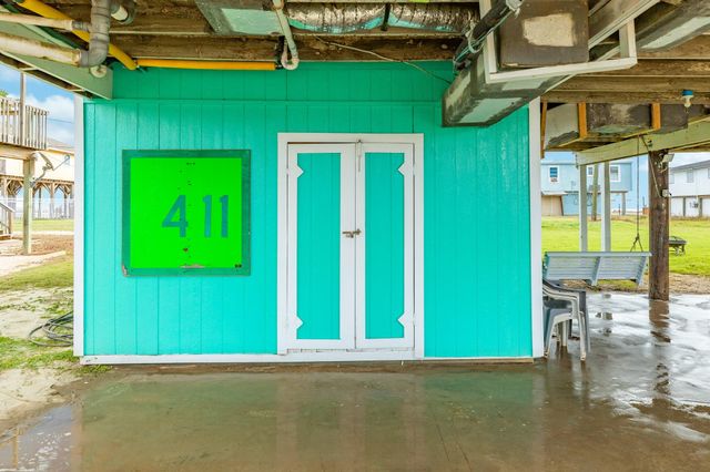 411 Seashell Drive, Surfside Beach, TX 77541