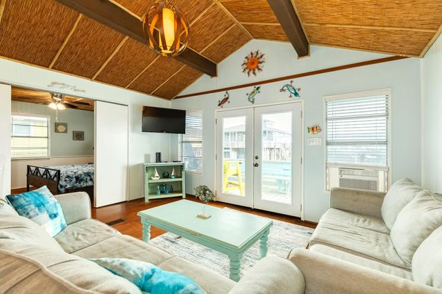 411 Seashell Drive, Surfside Beach, TX 77541