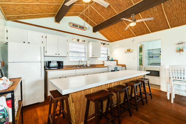 411 Seashell Drive, Surfside Beach, TX 77541
