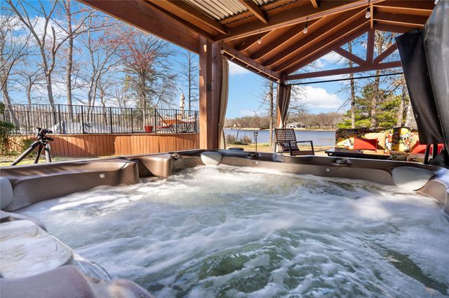 571 Hidden Lake Drive, Powderly, TX 75473