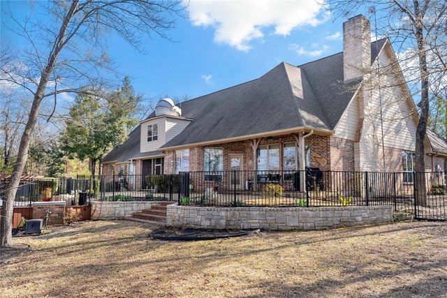 571 Hidden Lake Drive, Powderly, TX 75473