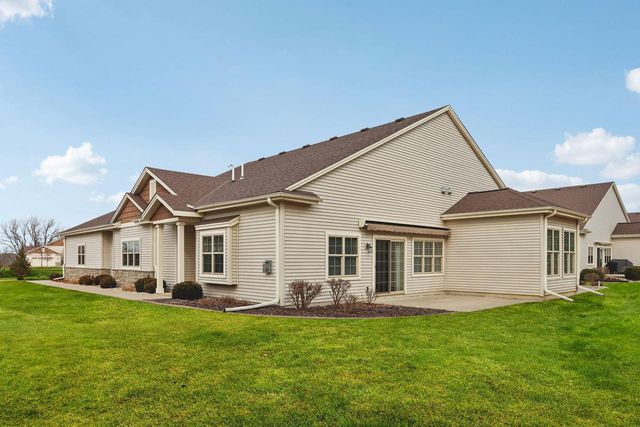 1110 Black Bear DRIVE, Mukwonago, WI 53149