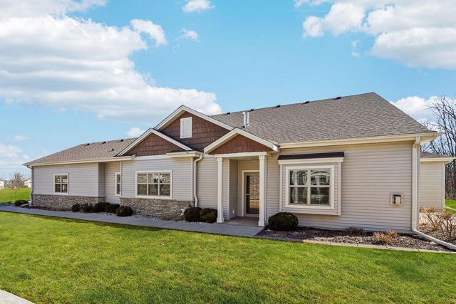 1110 Black Bear DRIVE, Mukwonago, WI 53149