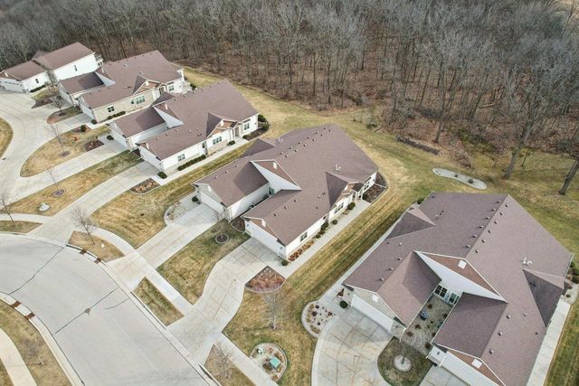 1110 Black Bear DRIVE, Mukwonago, WI 53149